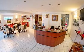 Hotel Incasol Ayacucho Suite Matrimonial o Ejecutiva con Desayuno, Cochera y Transporte Gratis